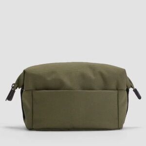 NWT everlane the renew transit catch-all case makeup bag travel bag green
